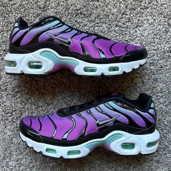 Nike Air Max Plus Pink Black Size 5.5 Youth (Size 7 Women's) - Picture 1 of 7